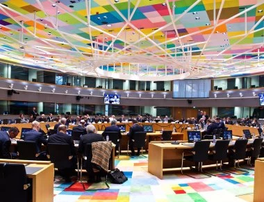 «Μάχη μέχρις εσχάτων» Βρυξελλών-Ρώμης: Μπαράζ απειλών για κούρεμα καταθέσεων των Ιταλών!